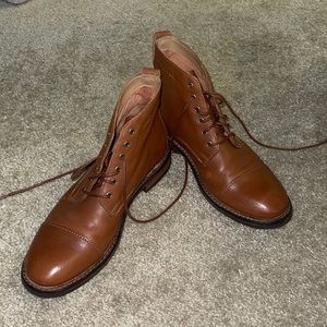 Clarks boots! Only worn a few times no scratches